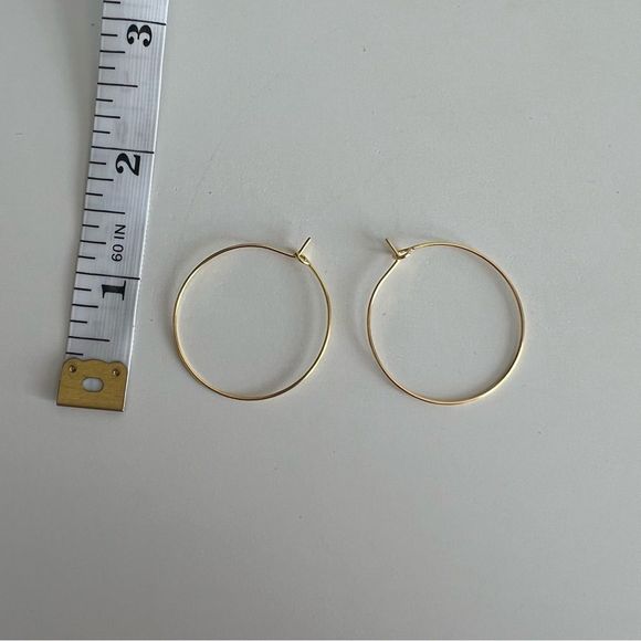 ✨ Dainty Gold Hoop Earrings ✨ - Picture 5 of 12